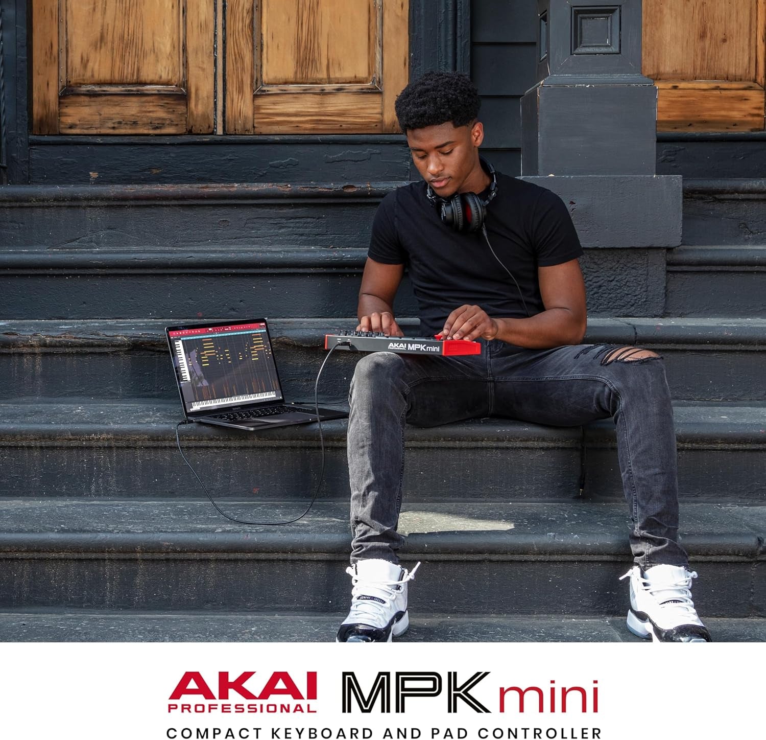 AKAI, 25 Key USB MIDI Keyboard Controller with 8 Drum Pads, 8 Assignable 360 Degree Knobs and Pro Software Suite Included, MPK Mini (MPKMINI3)
